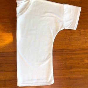 Giajea Classic White V-neck Tee